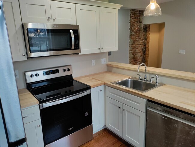 Kitchen - 2027 E 5th St