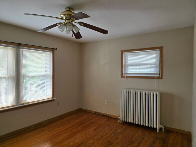 Building Photo - 937 S Poplar St