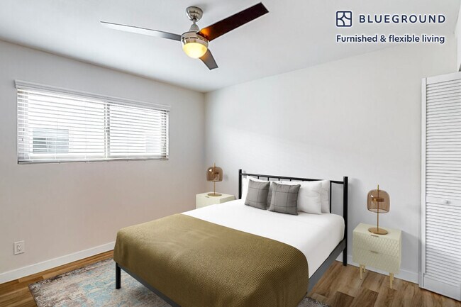 Building Photo - 2106 Manhattan Beach Blvd