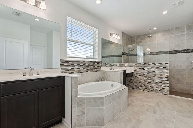 Building Photo - Spacious 5-Bedroom Home with Office, Den & Included Electric!