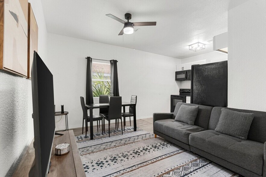 Primary Photo - 2218 E 20th Ave