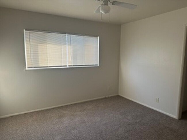 Building Photo - 1248 N Thorne Ave