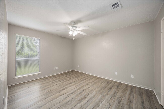 Building Photo - 13010 Worthington St