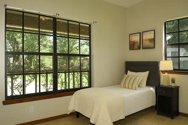Building Photo - Belle Isle, A Spacious 3/2 Single family h...
