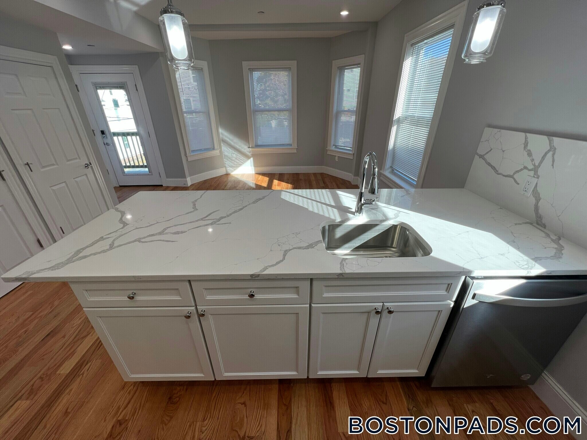 Building Photo - 29 Alpine St