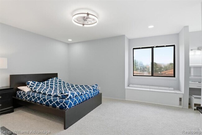 Building Photo - 5271 Wright Way E