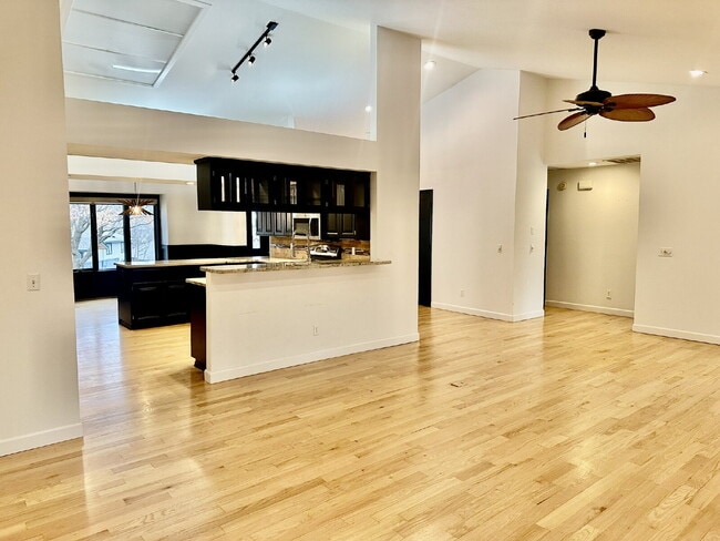 Building Photo - 4 Lois Ln