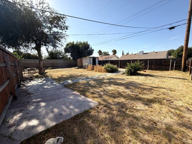 Building Photo - 240 E Winchester Dr