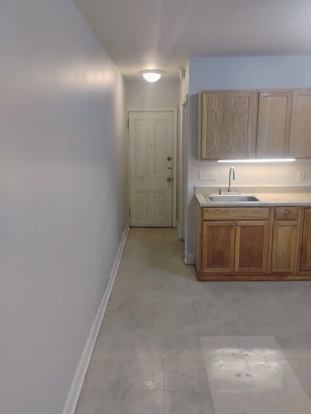 Building Photo - 720 W Market St