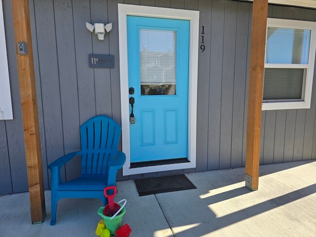 Building Photo - 119 S Pacific St