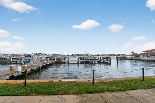 Building Photo - 167 Yacht Club Way