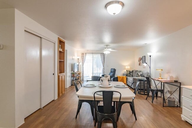 Building Photo - 565 Primrose Dr