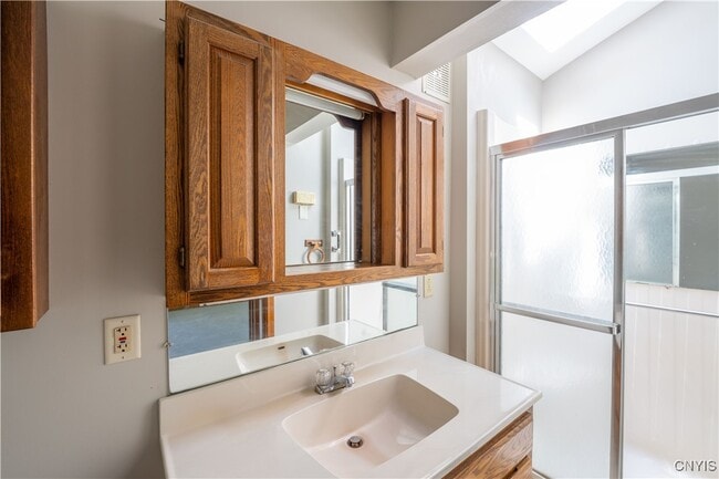 Building Photo - 8686 Maple Ln