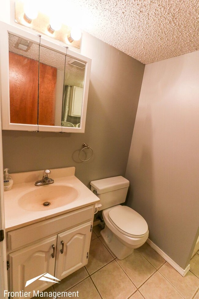 Building Photo - Stunning single-family home in West Manhat...