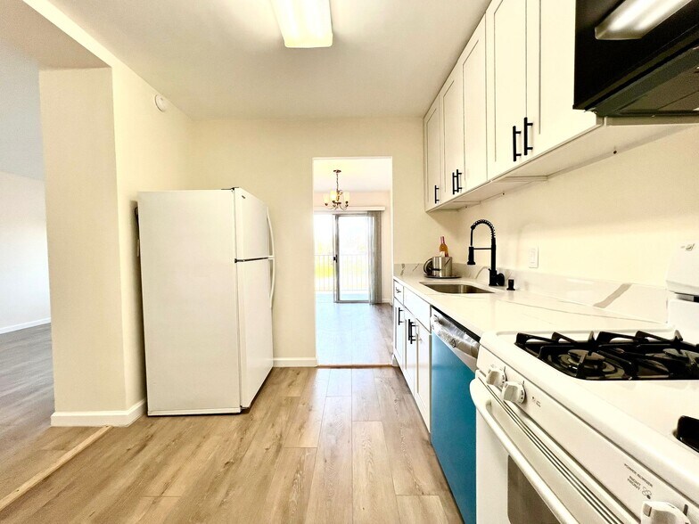 Building Photo - 1111 University Blvd W