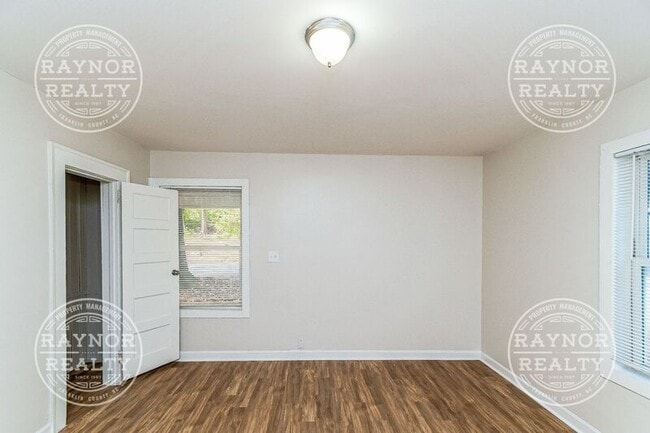 Building Photo - 117 S Briggs Ave