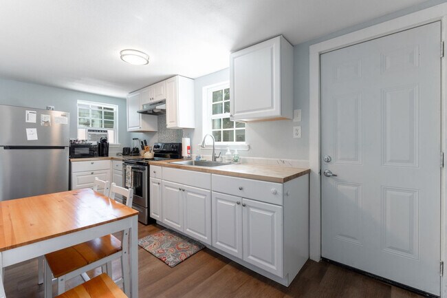 Building Photo - 1525 5th St