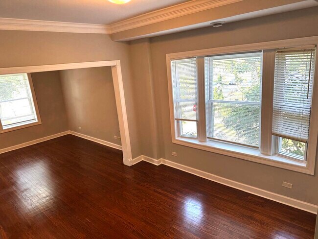 Building Photo - 2155 N Kenneth Ave