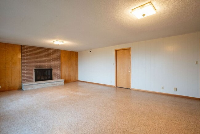 Building Photo - Spacious North Tacoma waterfront Unit with Million dollar Puget Sound Views