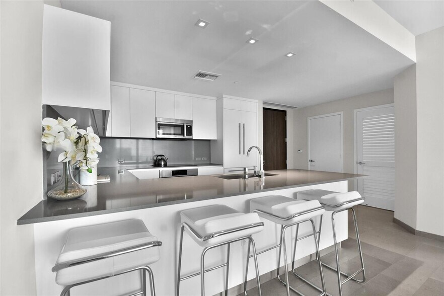 Building Photo - 88 SW 7th St