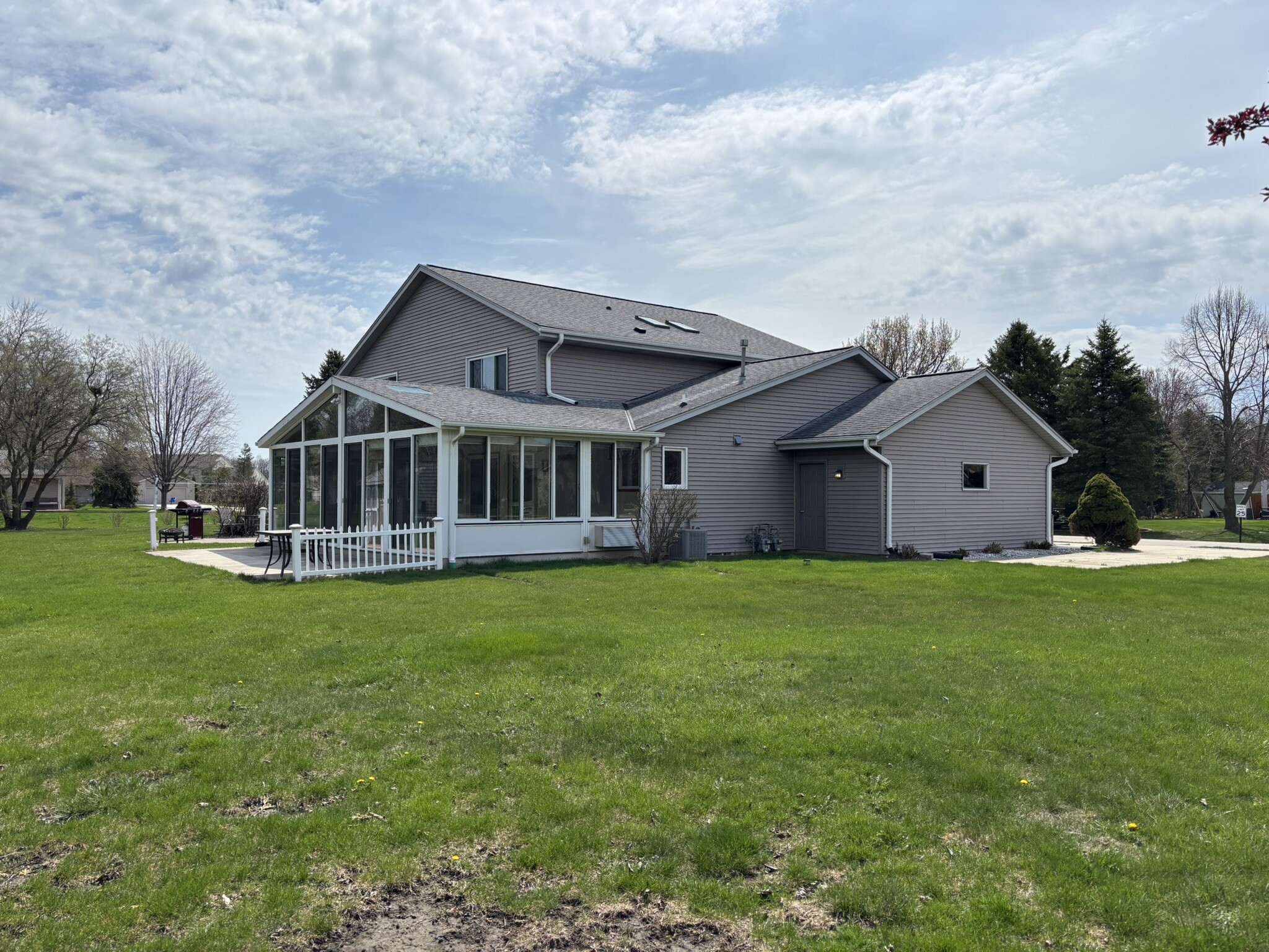 Building Photo - S81W17170 Moonlight Ln