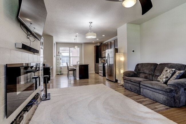 Building Photo - Two Bedroom, Two and a half bath! With Garage, Courtyard View, Stainless Appliances, Great Locati...