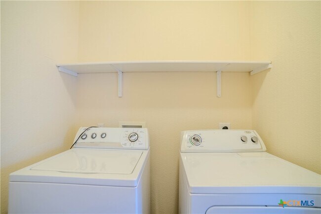 Building Photo - 206 Crowfoot Dr