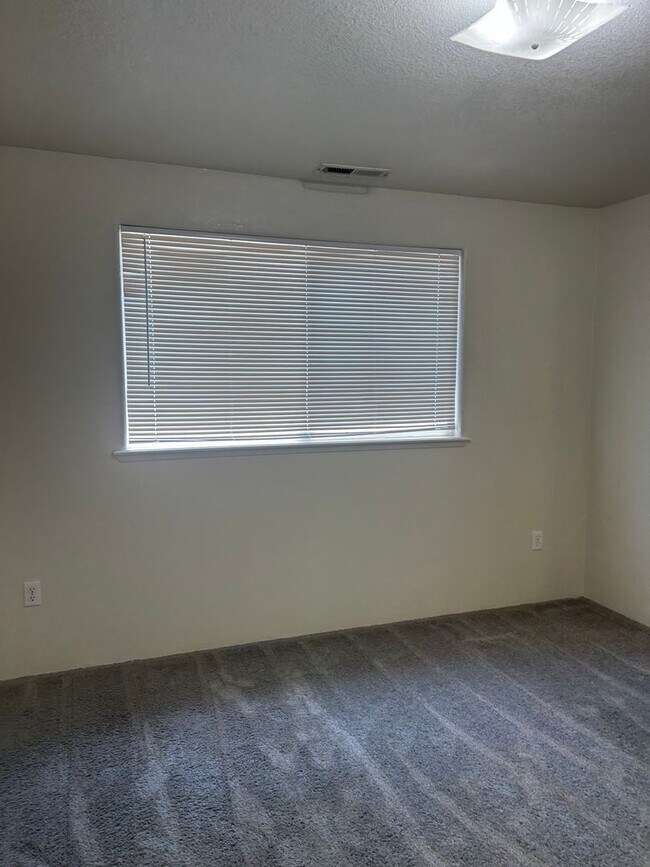 Building Photo - 2950-2952 Stacie Wy