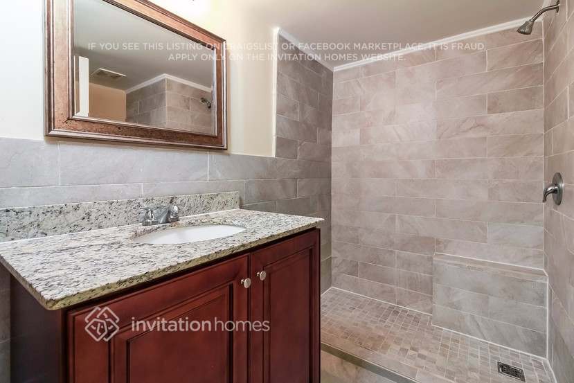 Building Photo - 15553 67th Ct N