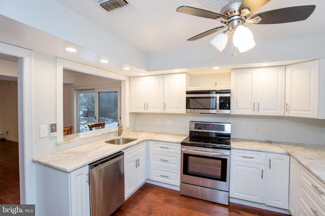 Building Photo - 17 Eden Roc