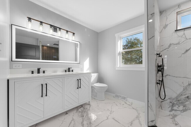 Building Photo - 2N359 Mildred Ave