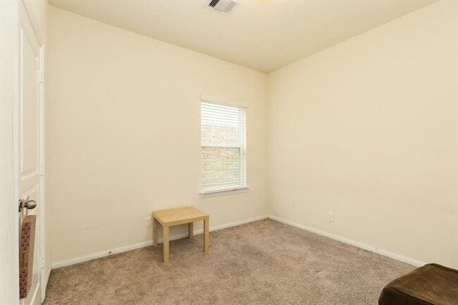 Building Photo - 26 Palmdale Ln