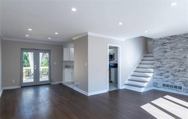 Building Photo - 3022 Trafalgar Way