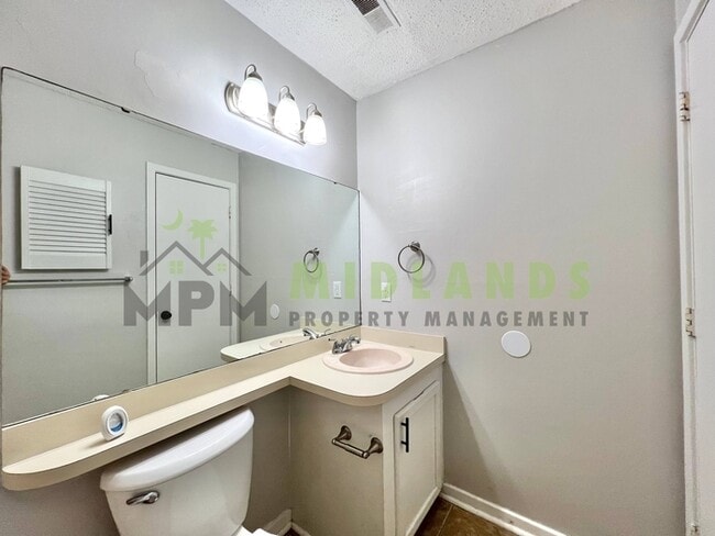 Building Photo - 6008 Village Creek Dr