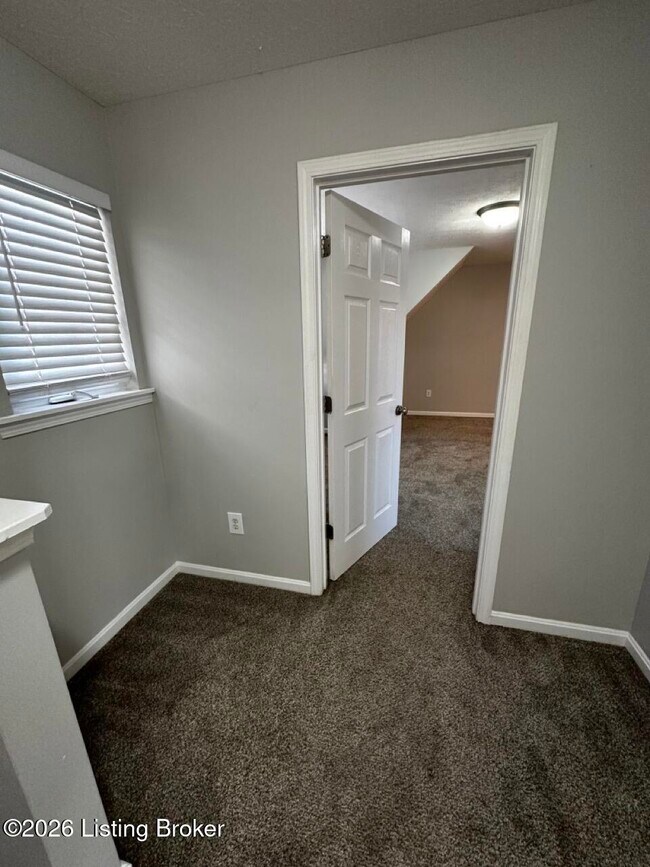 Building Photo - 402 Clare Ln
