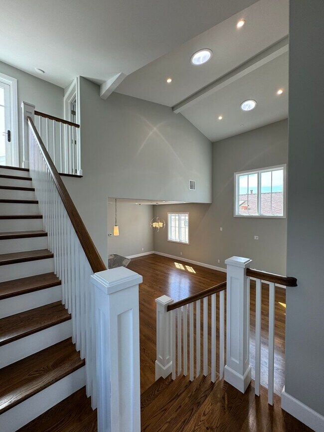 Building Photo - Luxurious Indoor & Outdoor Living