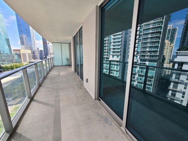 Primary Photo - 1100S S Miami Ave