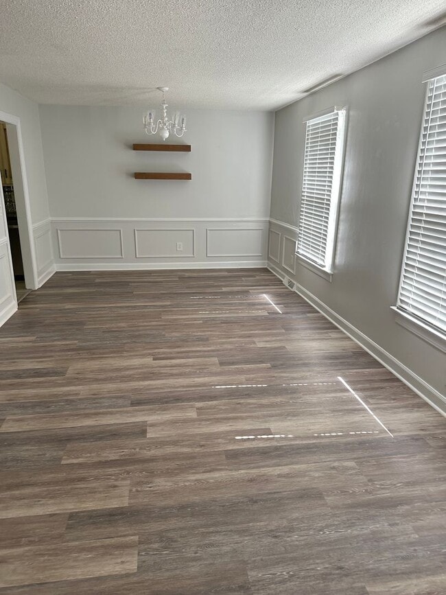 Building Photo - Beautiful 4 Bedroom 2 baths 2 car garage