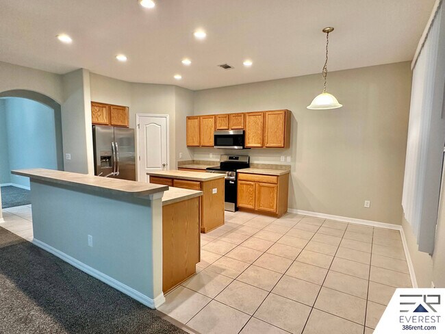 Building Photo - 14 Rymsen Ln