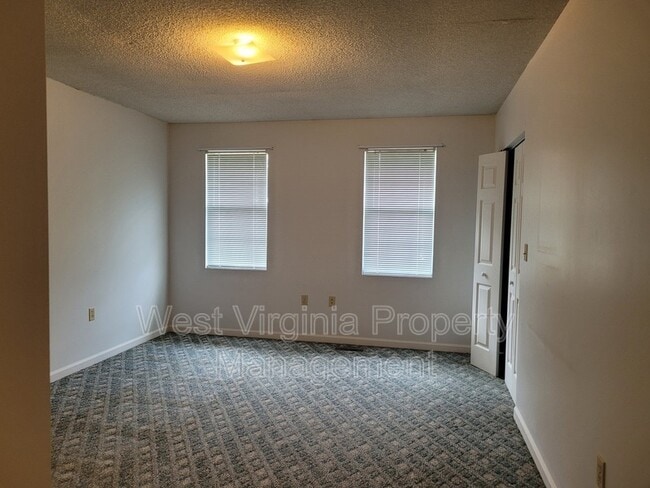 Building Photo - 3751 Summerlee Rd