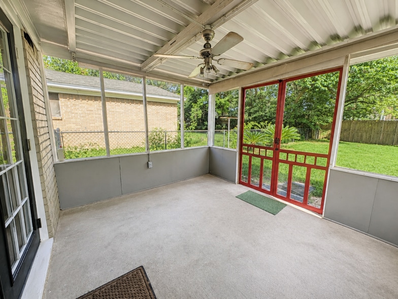 Building Photo - 207 W Mink St