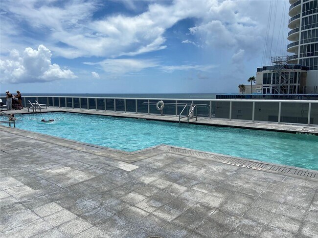 Building Photo - 16001 Collins Ave