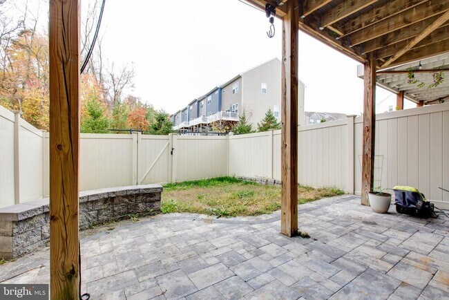 Building Photo - 2805 Fredericksburg Rd