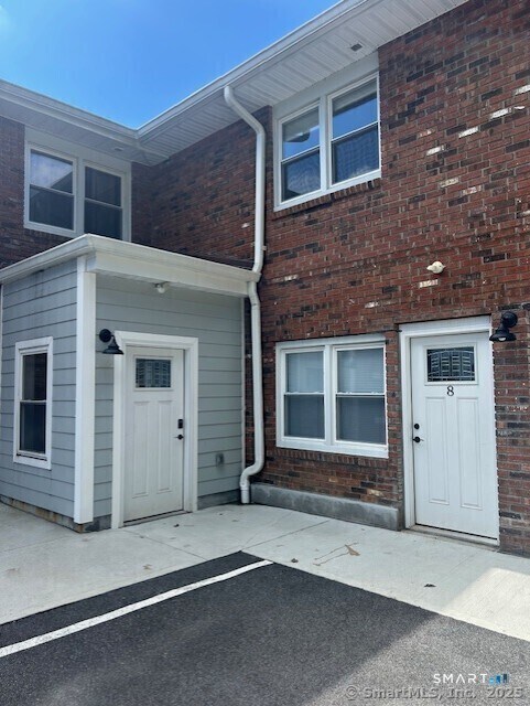 Building Photo - 11 Church Hill Rd