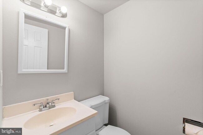 Building Photo - 314 Woodleaf Ct