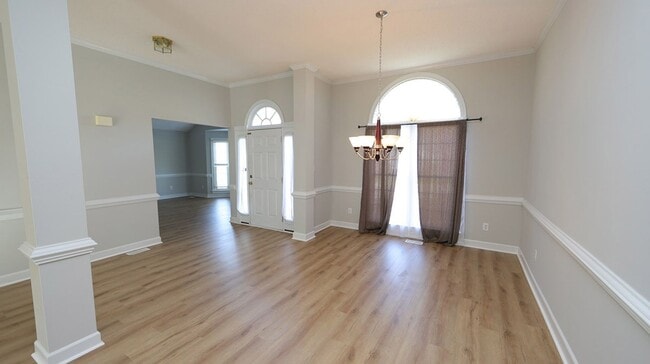 Building Photo - Updated One Level Ranch-Style Home in Harr...