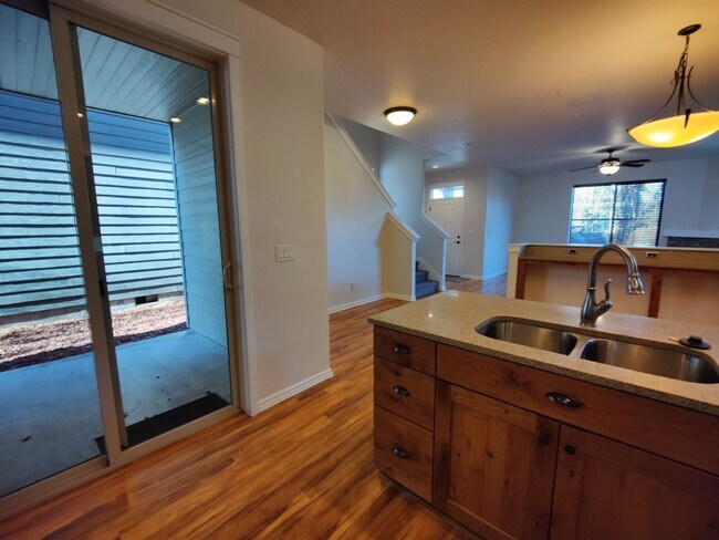 Building Photo - Beautiful 3x2.5 with fenced patio and upstairs bonus area