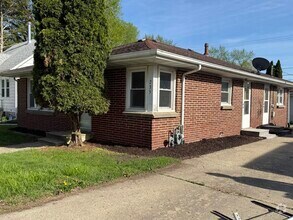 Building Photo - 735 Armstrong St
