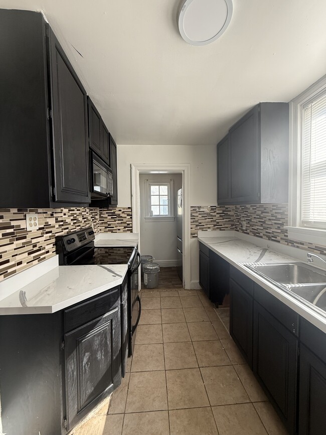 Building Photo - 2532 Glen Terrace