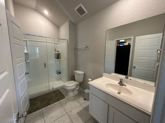 Building Photo - Move in soon! Beautiful  3 bedroom 2 bath near Lackland AFB